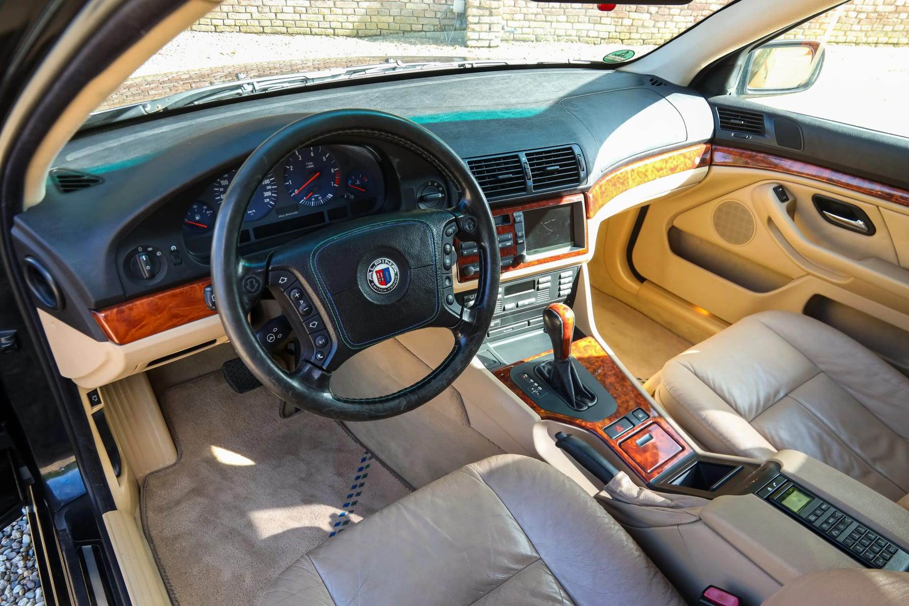 Alpina B10 V8 Touring, 1998 — photograph 3.