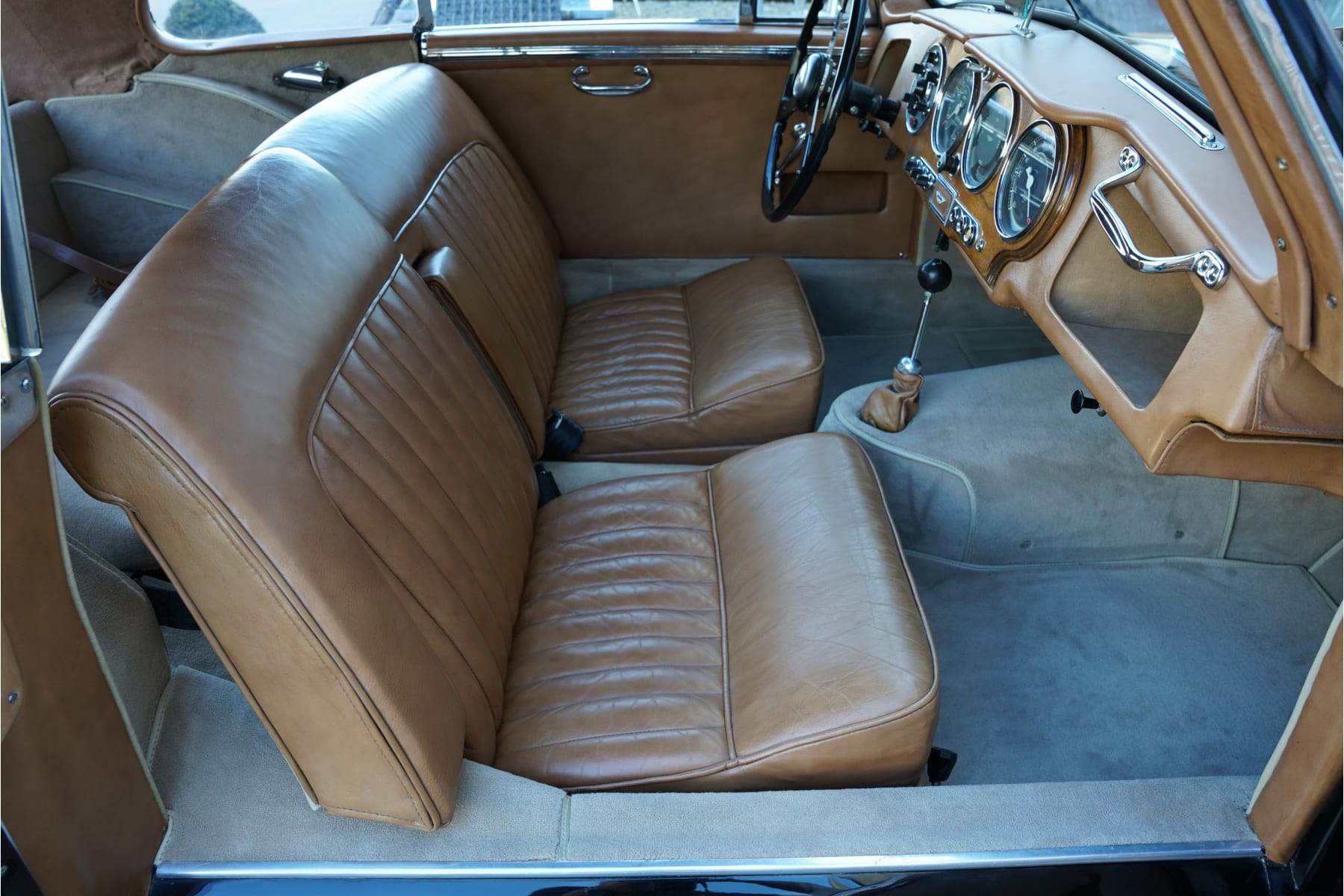 Aston Martin DB2 Sports Saloon, 1952 — photograph 6.