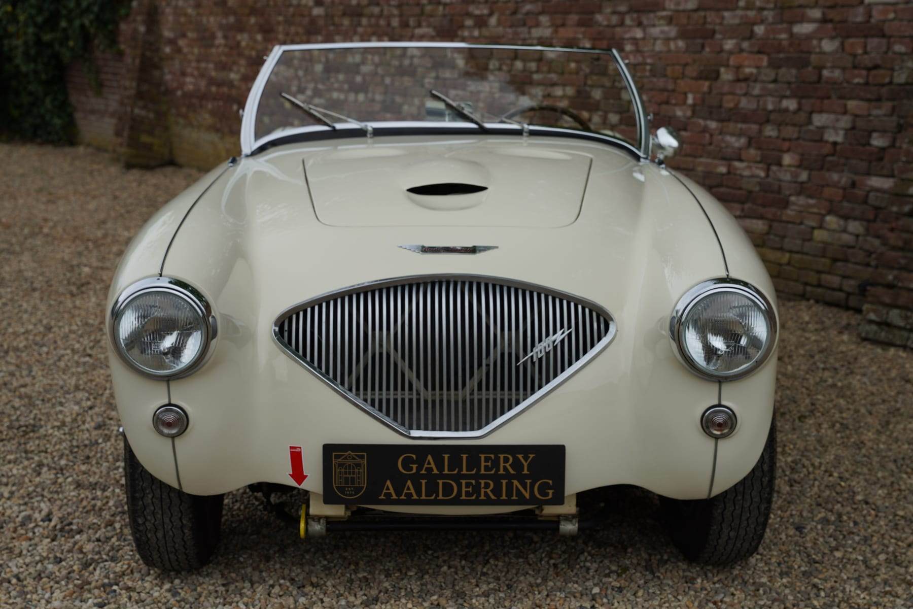Austin Healey 100/4, 1953 — photograph 5.