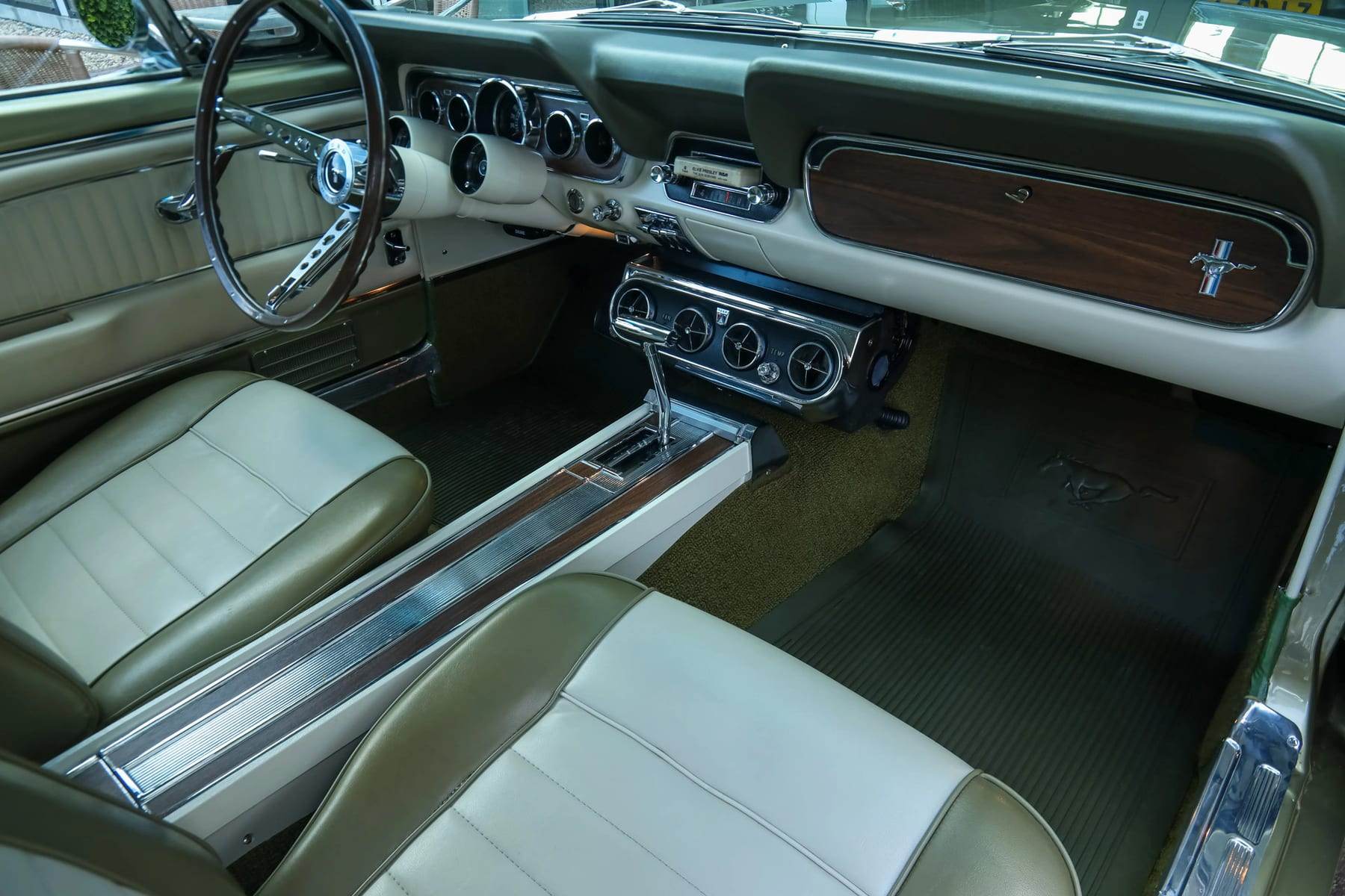 Ford Mustang, 1966 — photograph 13.