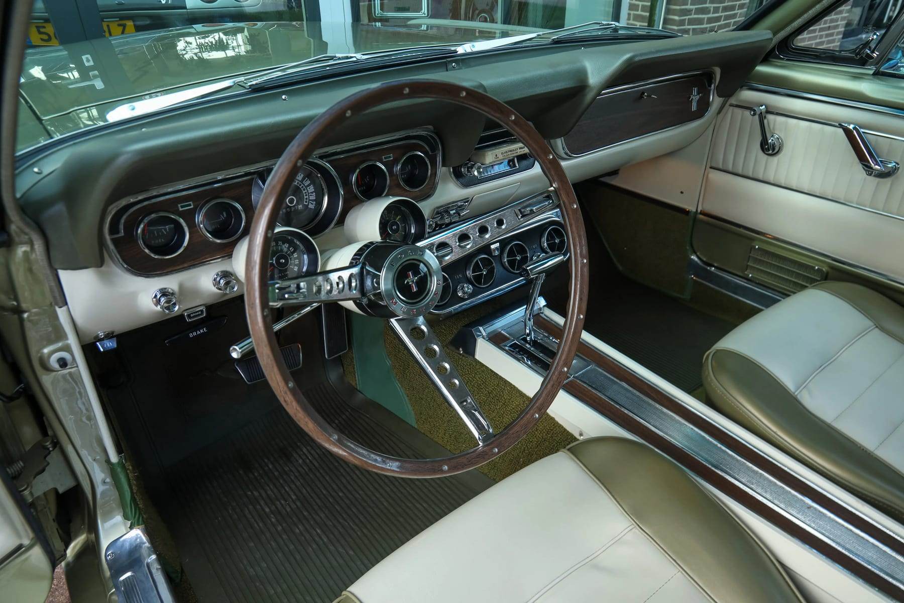 Ford Mustang, 1966 — photograph 24.
