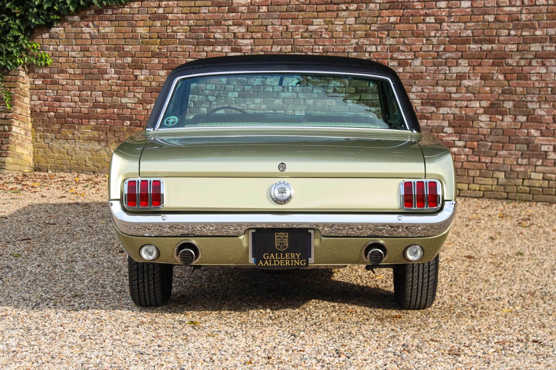 Ford Mustang, 1966 — photograph 6.