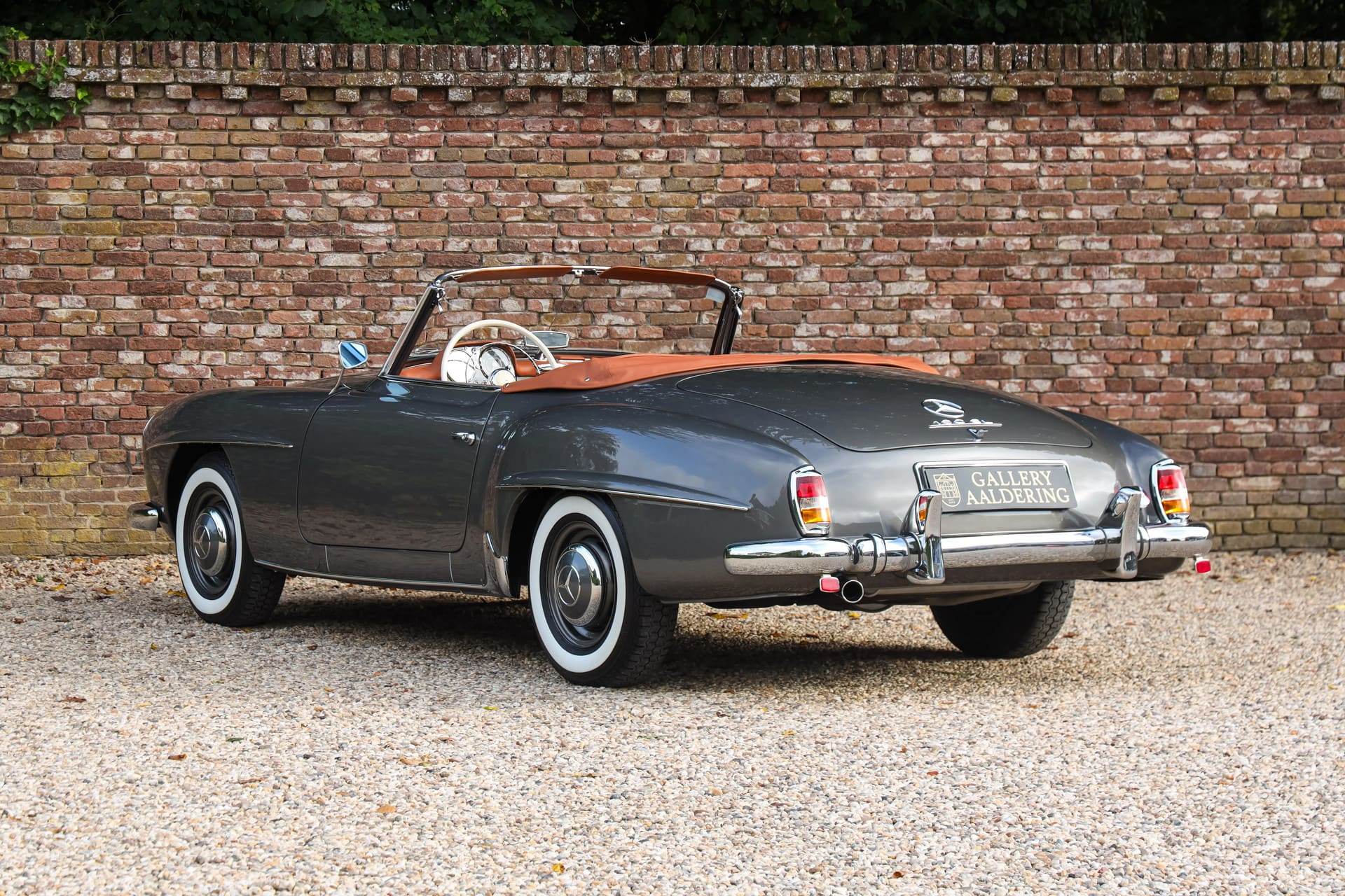 Mercedes-Benz 190 SL Roadster, 1960, at Gallery Aaldering.