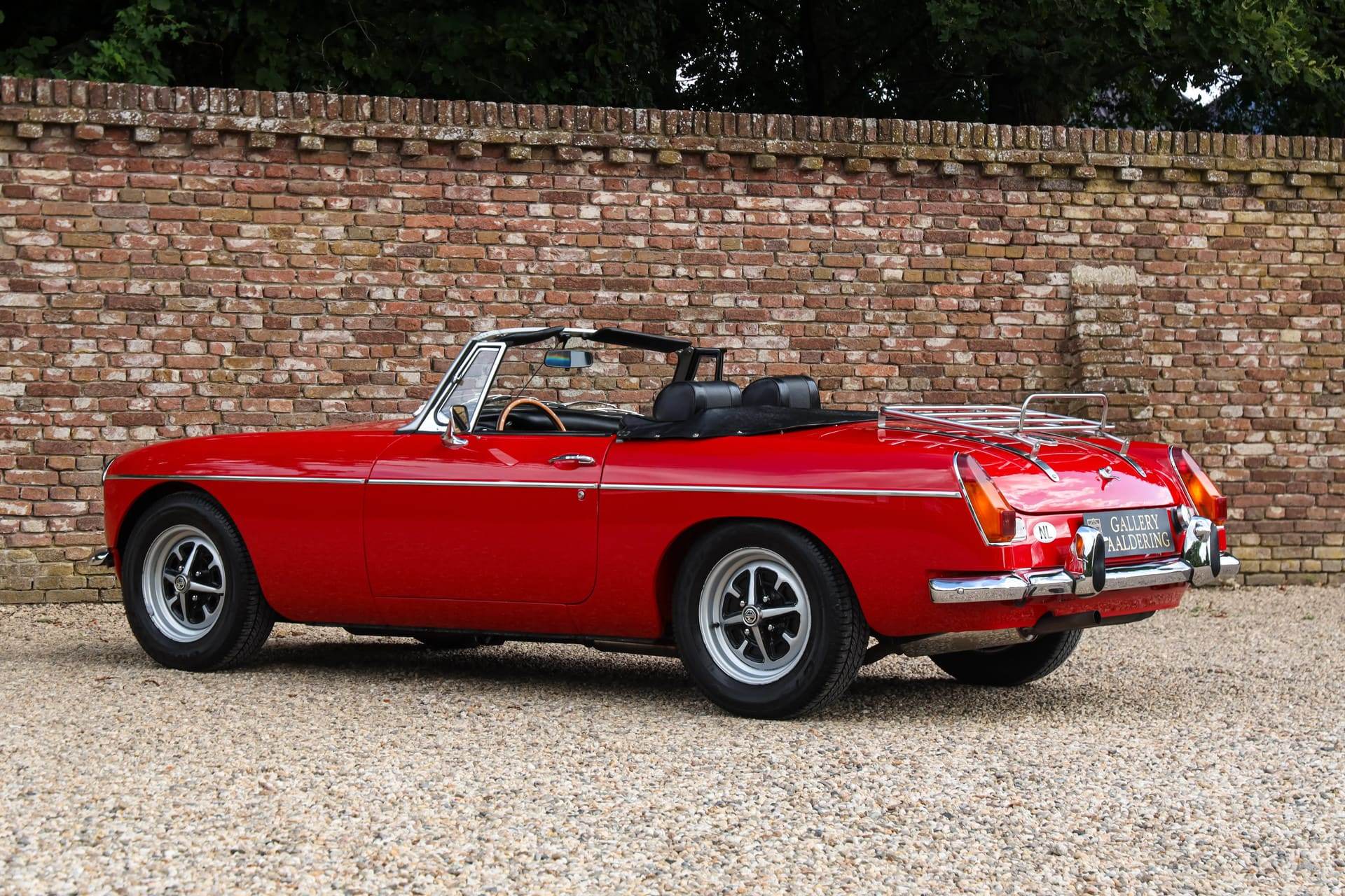 MG B Roadster Overdrive, 1971, at Gallery Aaldering.