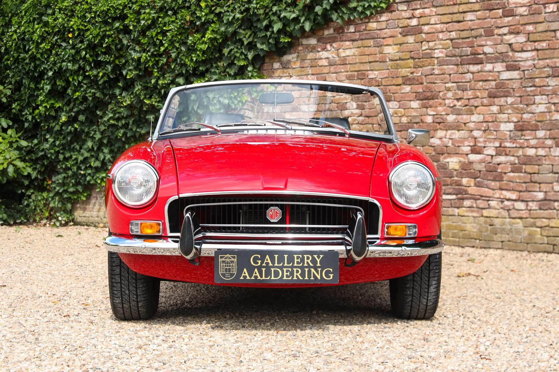MG B Roadster, 1971 — photograph 11.