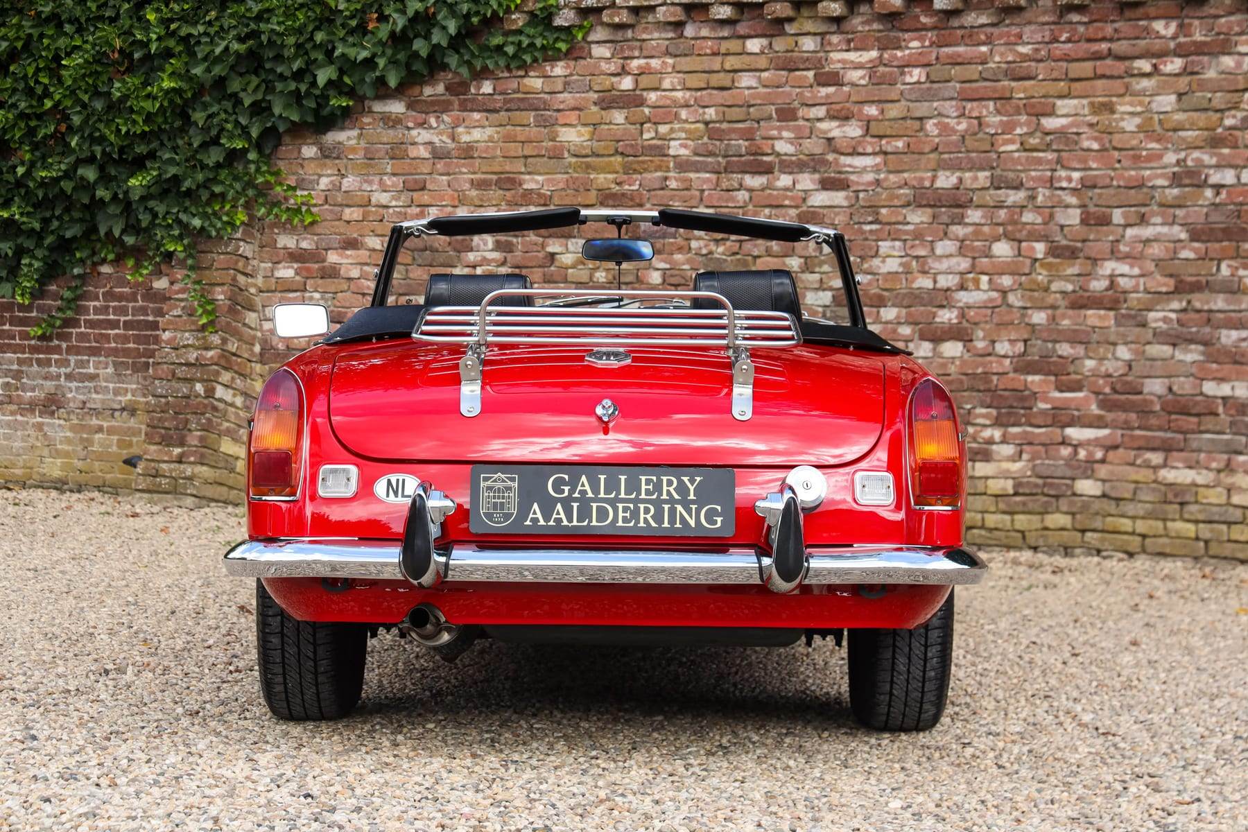 MG B Roadster, 1971 — photograph 13.