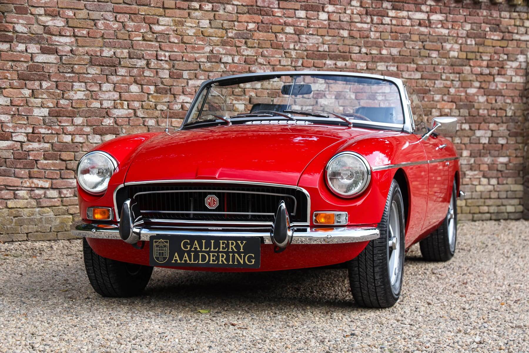 MG B Roadster, 1971 — photograph 18.