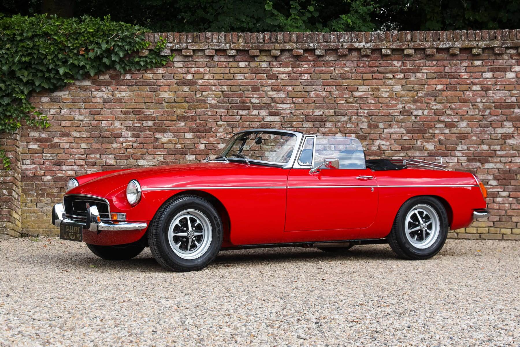 MG B Roadster, 1971 — photograph 19.