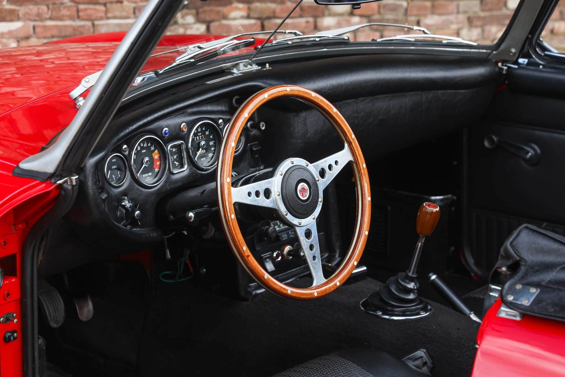 MG B Roadster, 1971 — photograph 2.
