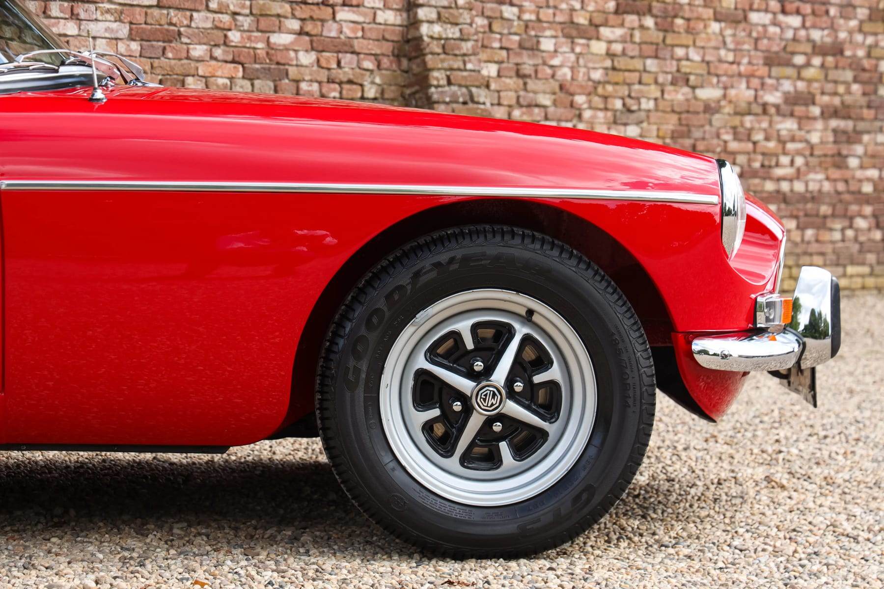 MG B Roadster, 1971 — photograph 21.