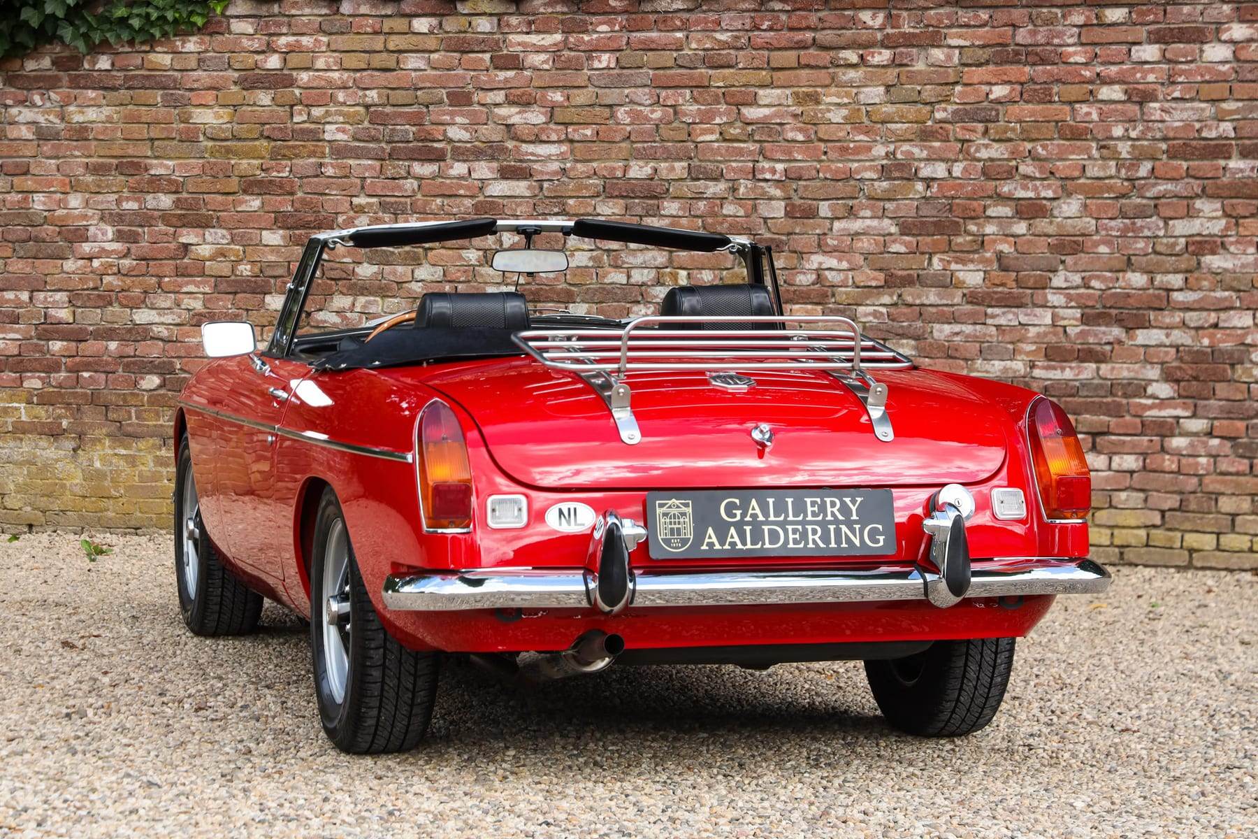 MG B Roadster, 1971 — photograph 23.