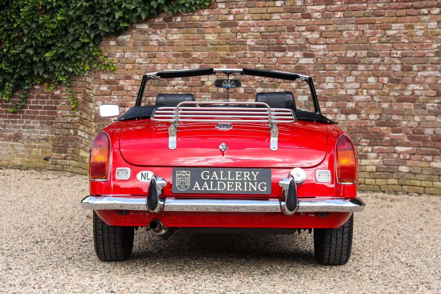 MG B Roadster, 1971 — photograph 6.