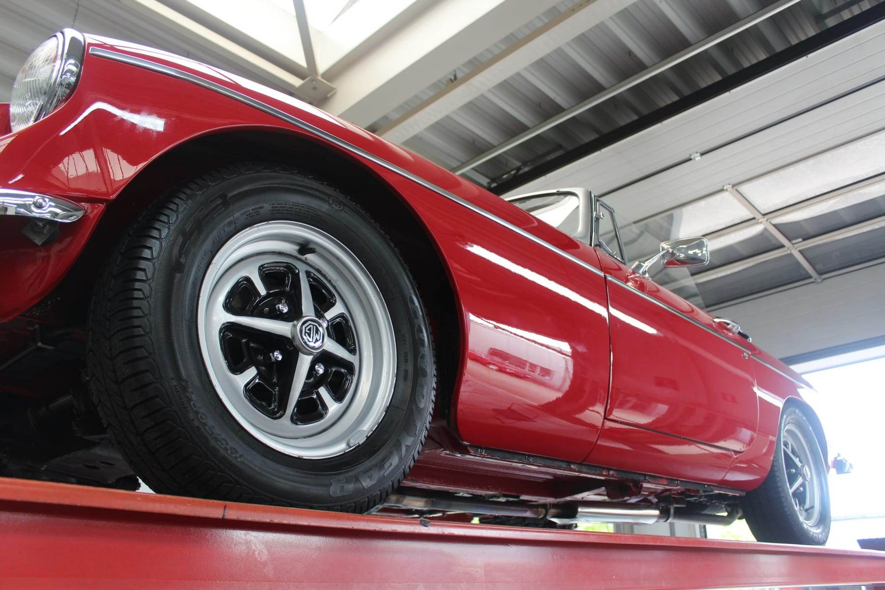 MG B Roadster, 1971 — photograph 9.