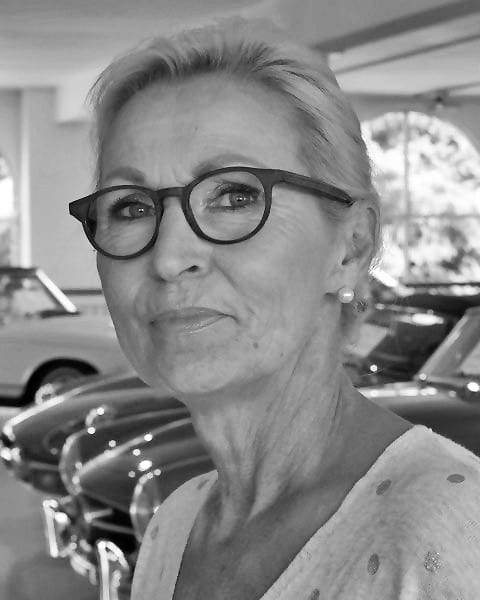 Silvia Aaldering, front office at Gallery Aaldering.