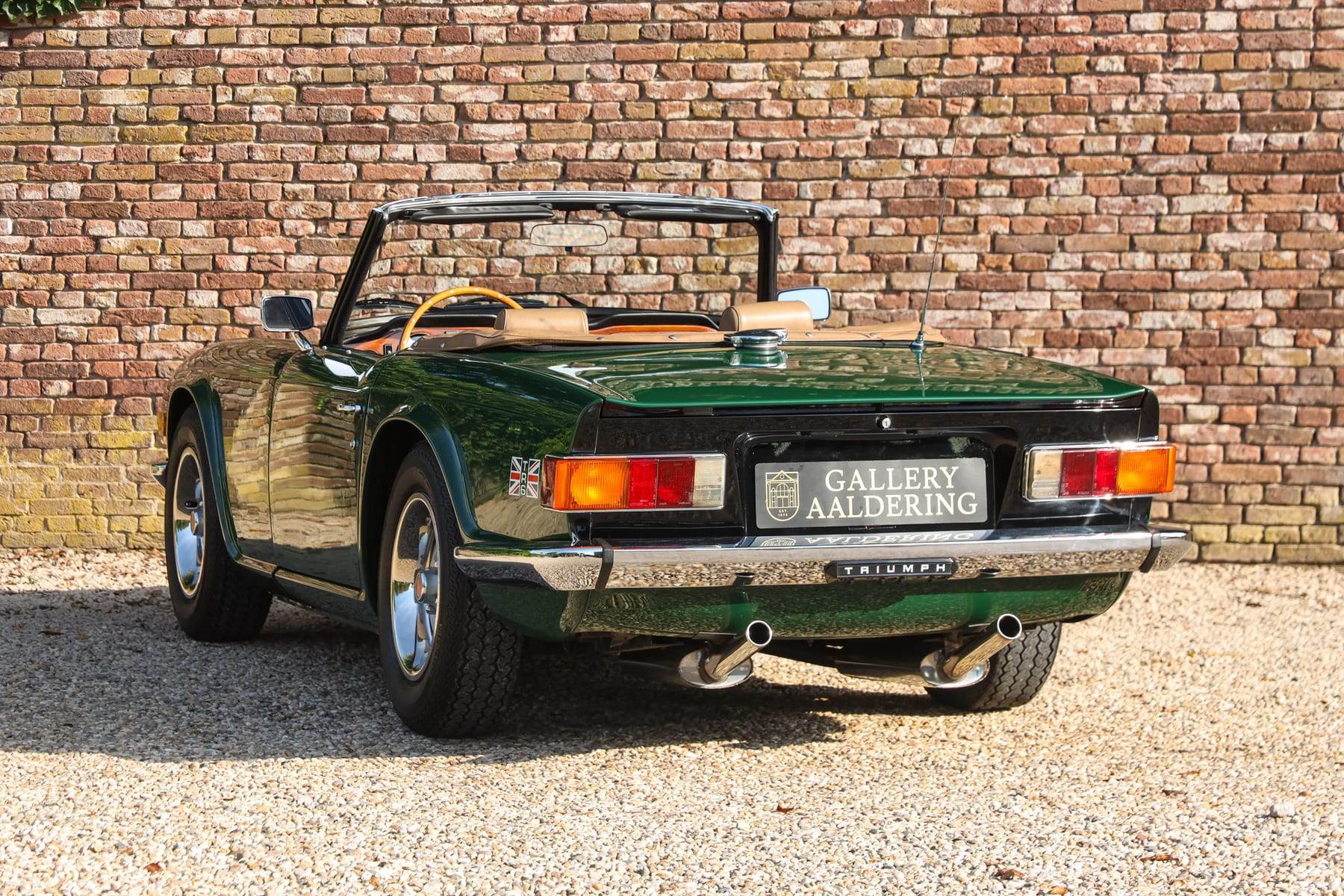 Triumph TR6, 1976 — photograph 6.